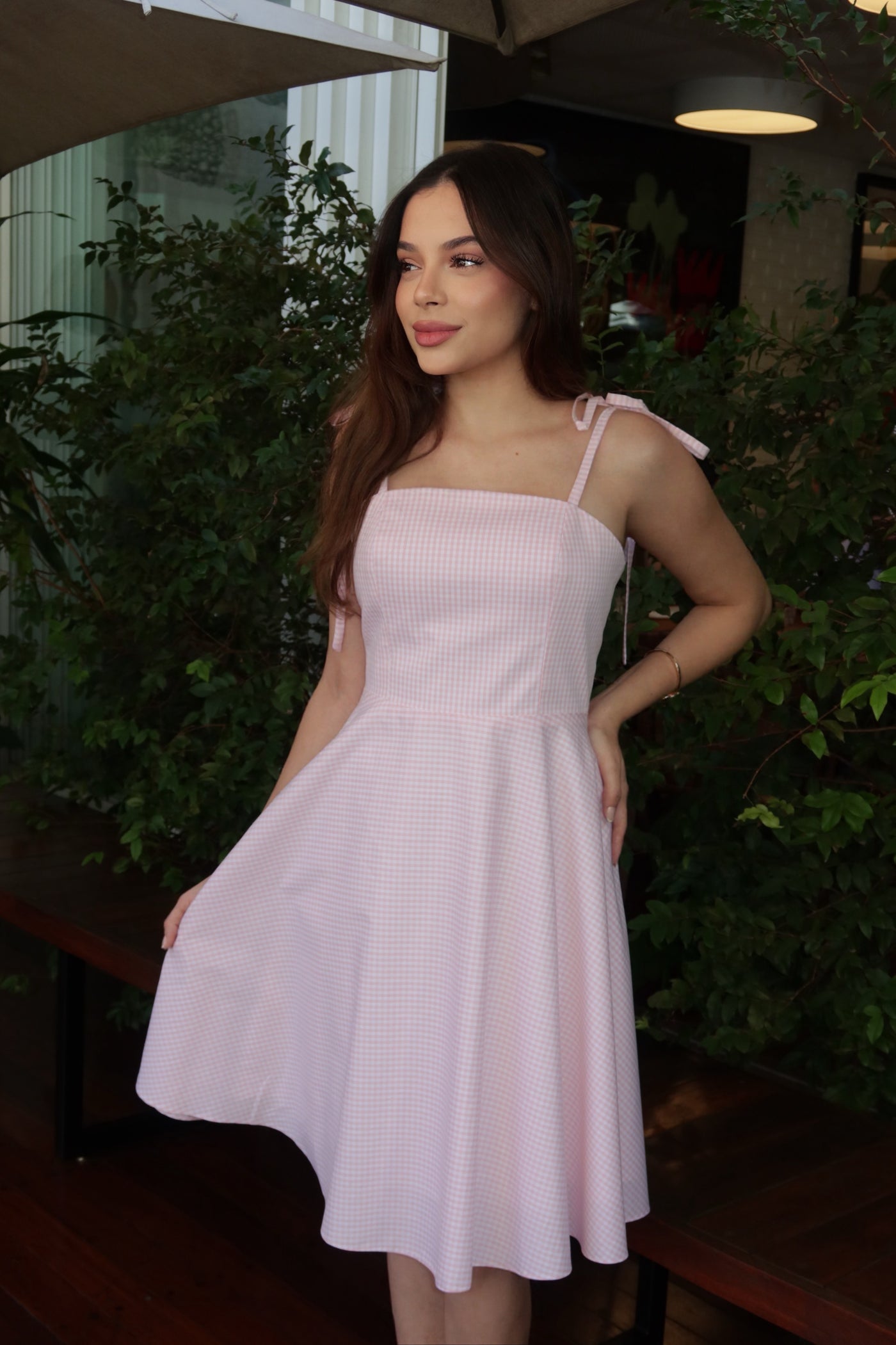Detalhe do vestido Claire rosa vichy