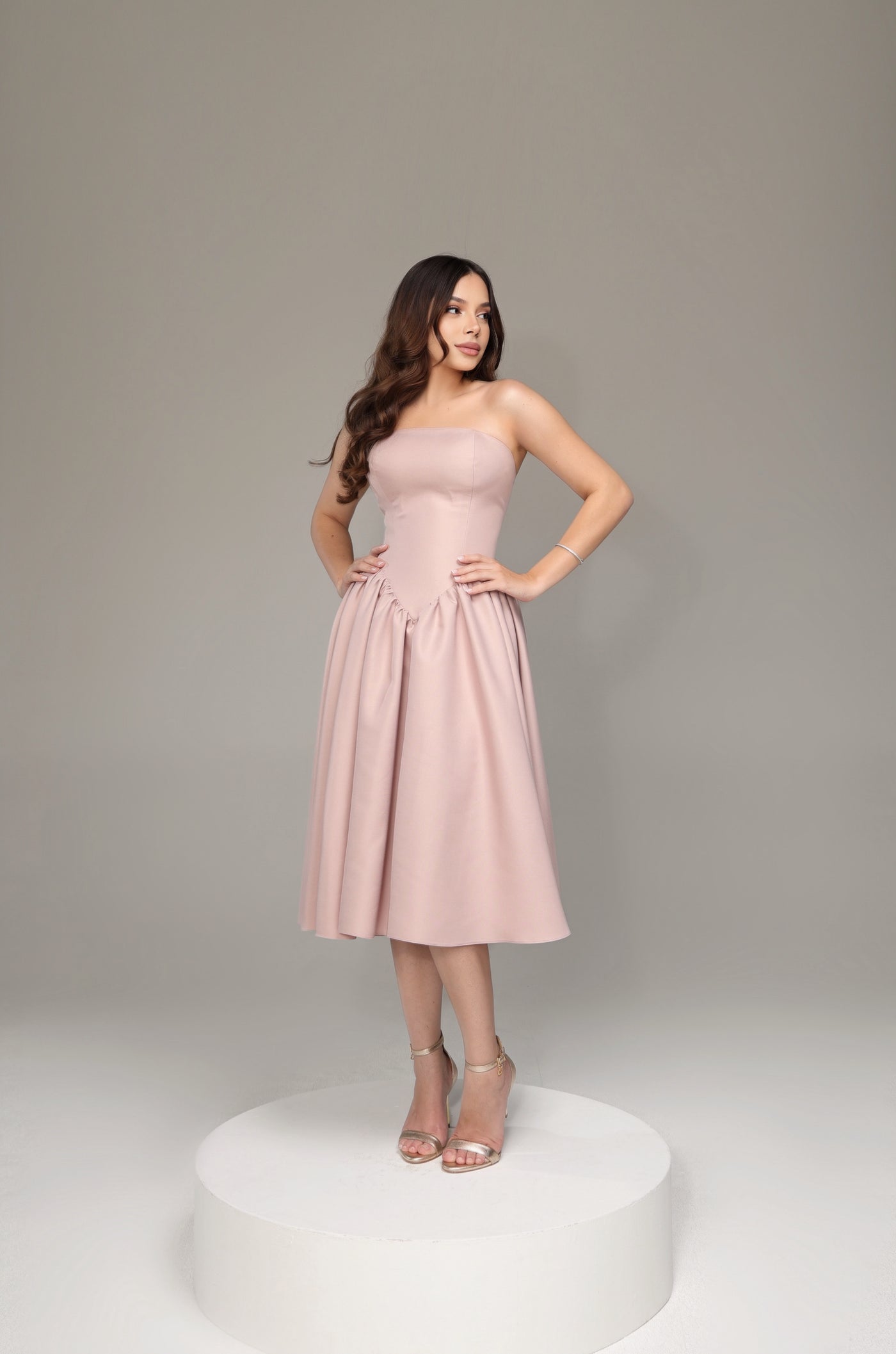Vestido Rosalie rosa nude em gabardine