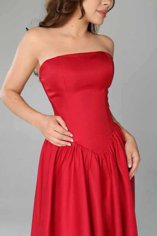 Detalhe do vestido Zirta vermelho em gabardine