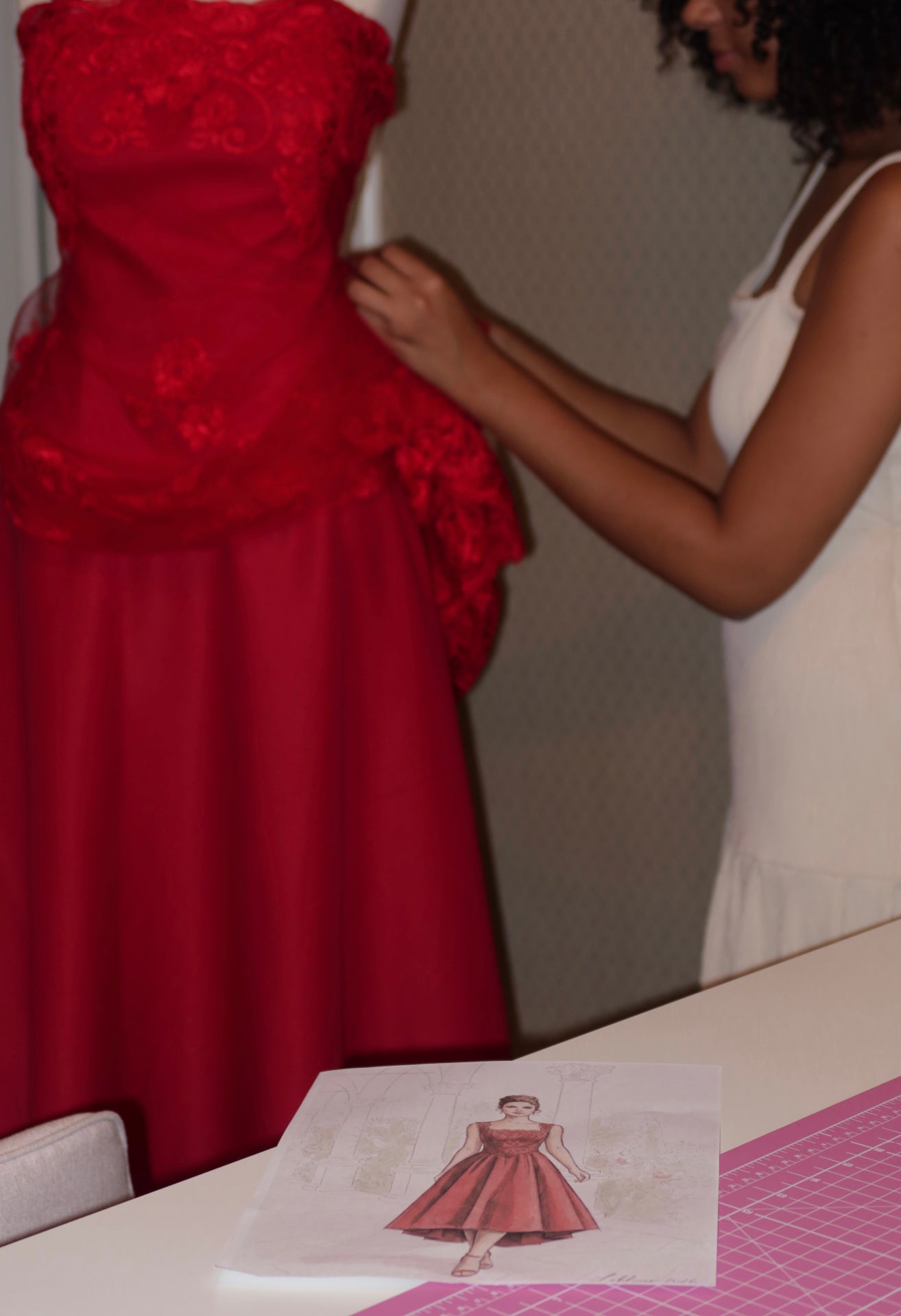 Construção de vestido no atelier